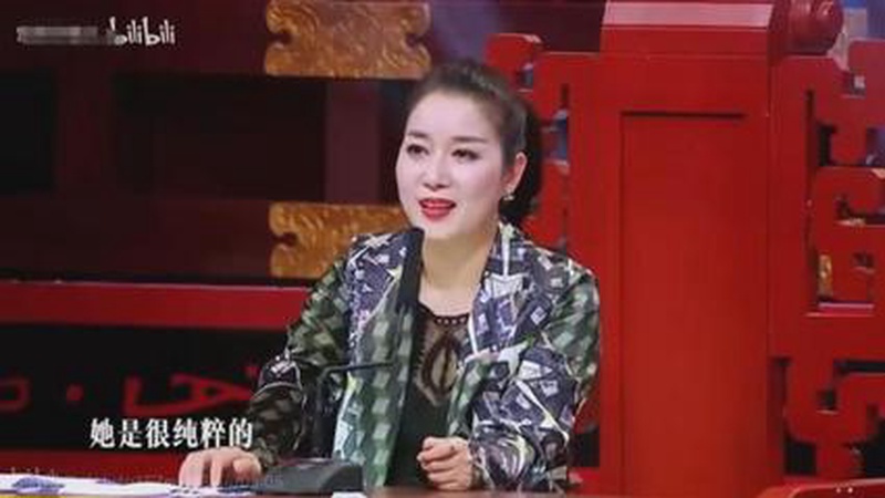 颁奖礼三连拍默契引爆话题，陈丽君周雨彤同框点燃全场